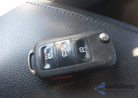 2014 Volkswagen Jetta 1.8T Se z USA, uszkodzony, nr VIN 3VWD17AJXEM425614